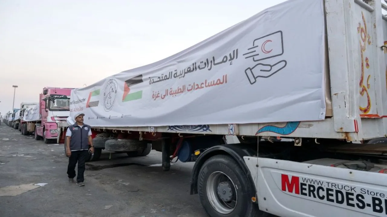 5 قوافل إماراتية تحمل 980 طناً من المساعدات إلى غزة